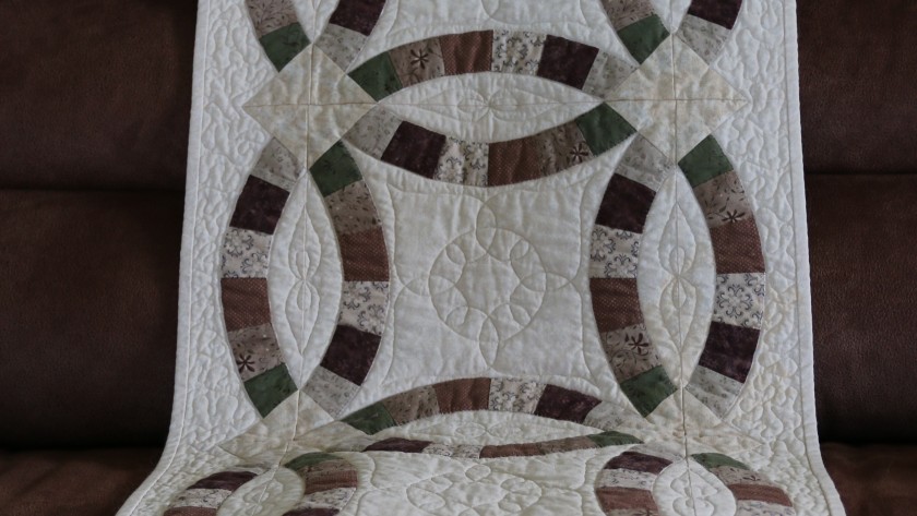 Double Wedding Ring Table Runner